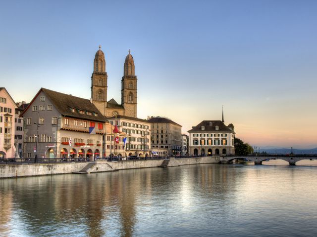 Blick auf das Grossmünster in Zuerich - Schweiz
