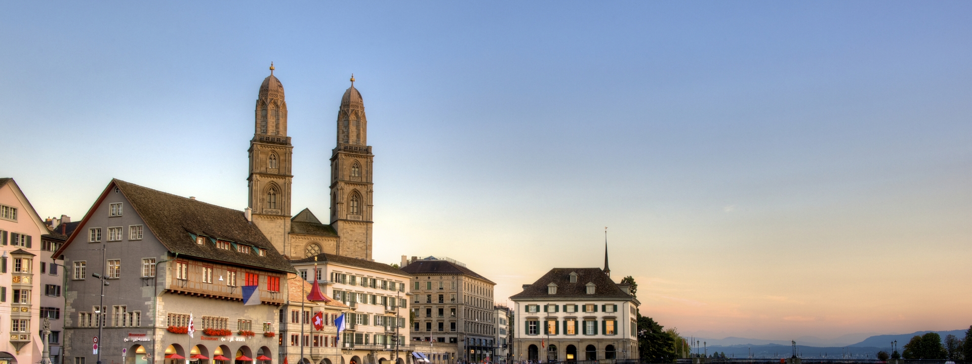 Blick auf das Grossmünster in Zuerich - Schweiz
