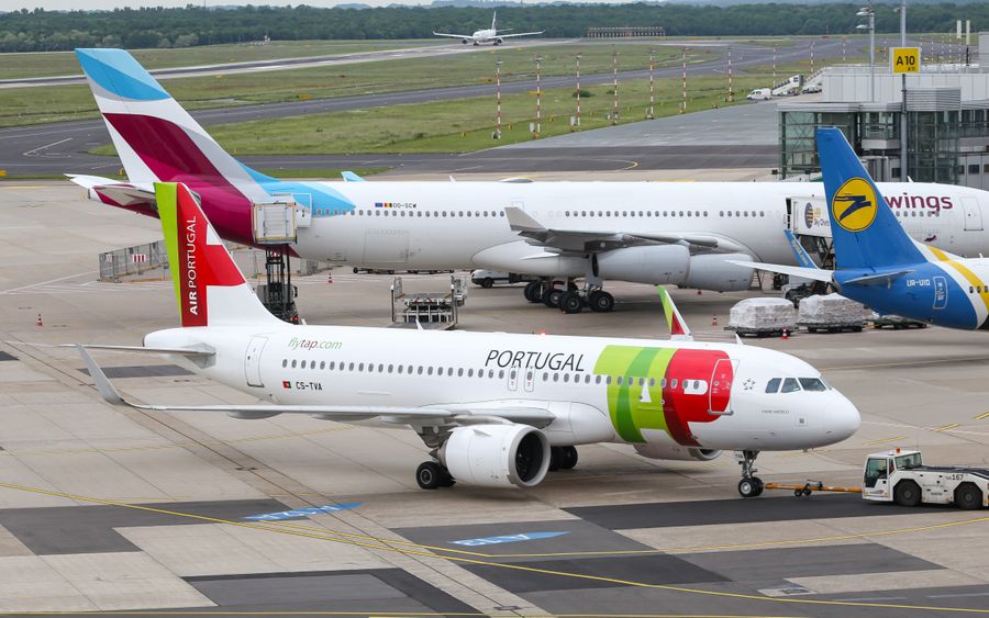 Flüge ab den Flughafen Düsseldorf buchen.