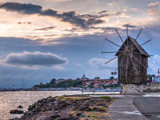 Die Windmuehle von Nessebar in Bulgarien
