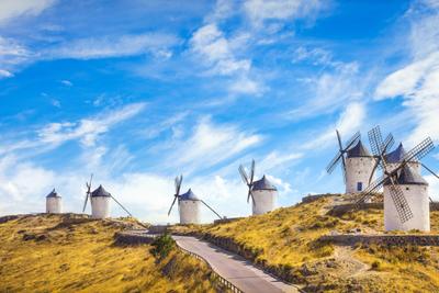 Die Windmühlen von Consuegra in der Region Kastilien La Mancha.