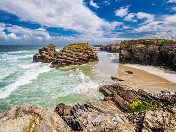 Playa de las Catedrales - in der Gemeinde Ribadeo in der Provinz Lugo an der kantabrischen Küste