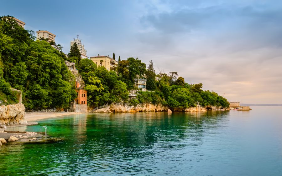 Fluege Rijeka - Der Glavanovo Strand in Rijeka in Kroatien