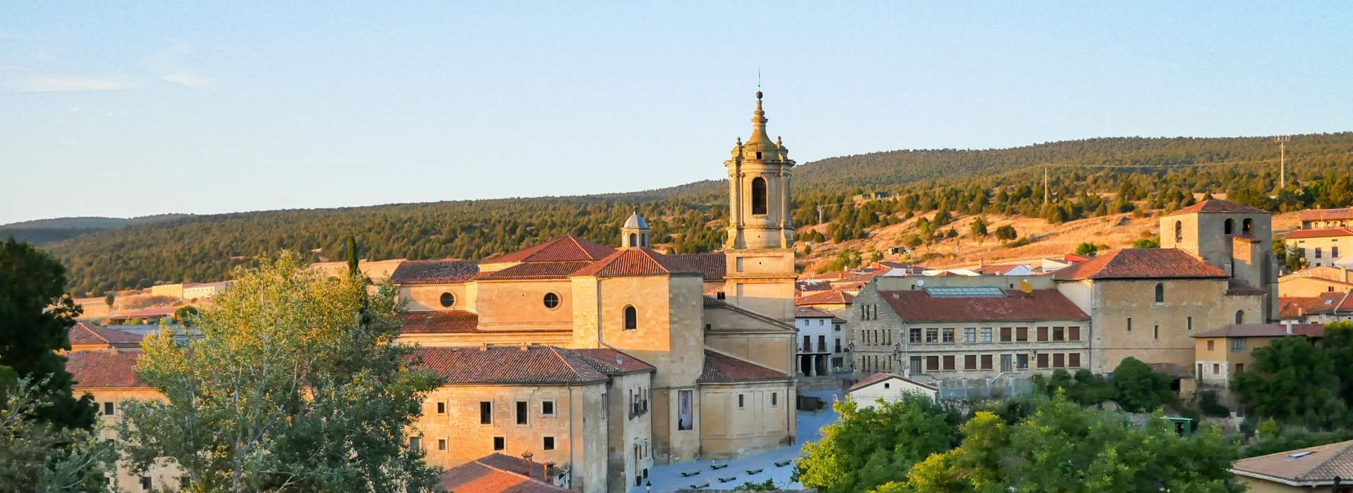 Provinz Burgos - bekannt für ihre reiche Geschichte, insbesondere als Kernland des historischen Königreichs Kastilien und als wichtige Etappe auf dem Jakobsweg