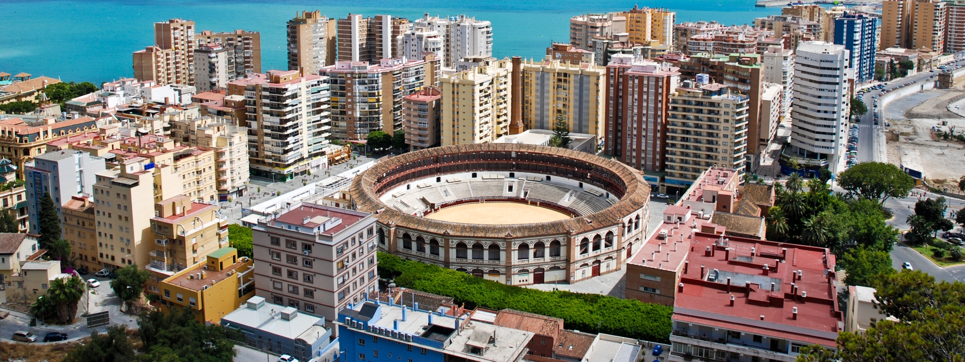 Flug buchen - Blick auf Malaga in Andalusien