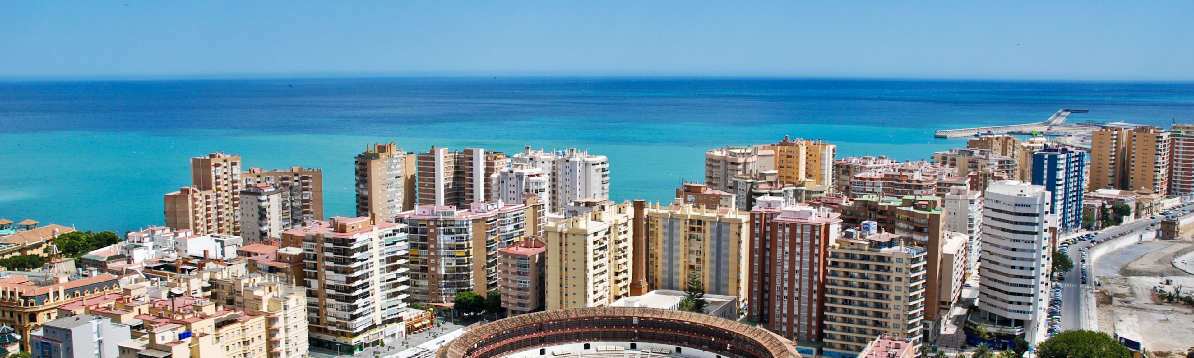 Flug buchen - Blick auf Malaga in Andalusien