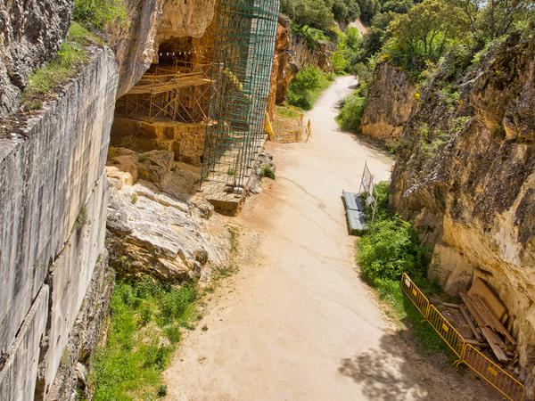 Atapuerca - Die Funde in den Höhlen und Schluchten des Gebiets sind von großer Bedeutung, da sie Einblicke in die Lebensweise und Entwicklung der frühen Menschen in Europa