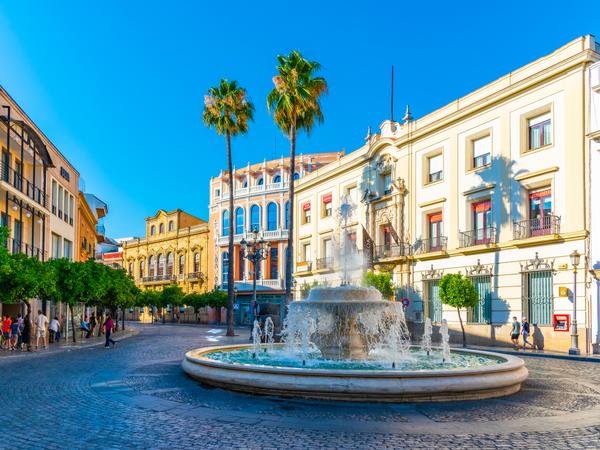 Strassenansicht in Jerez de la Frontera in Andalusien.