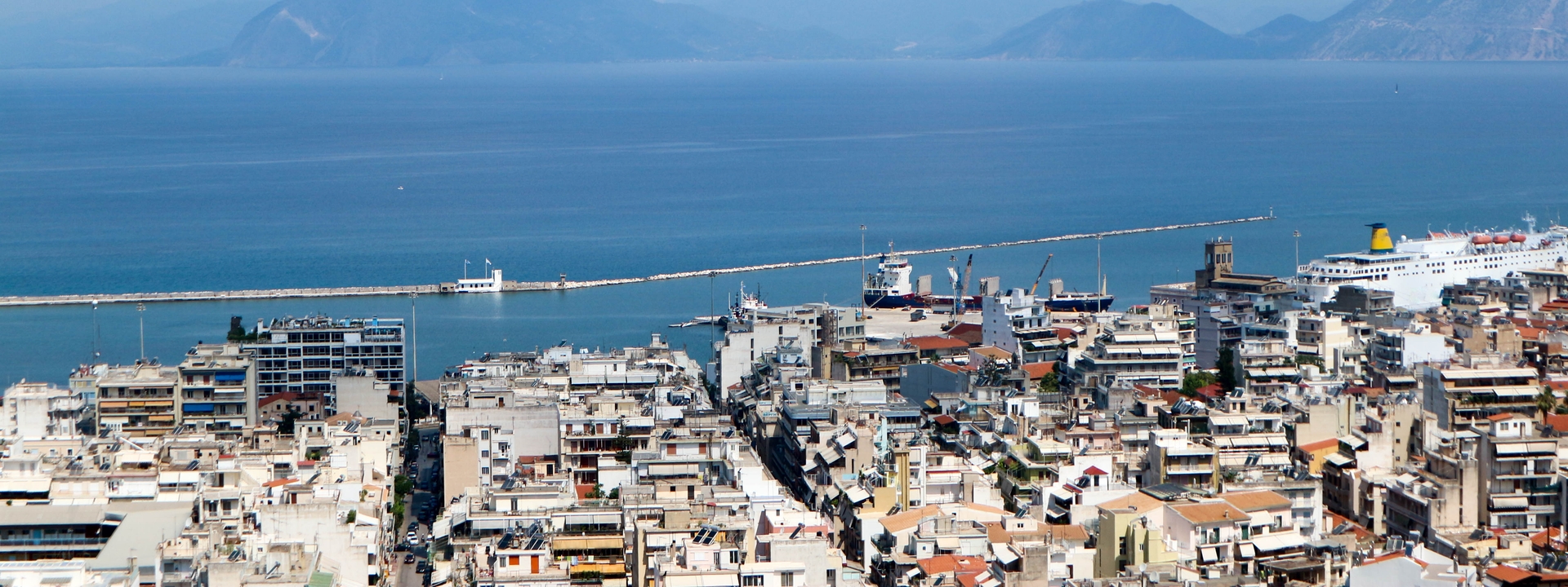 Fluege Patras - Blick auf Patras in Griechenland