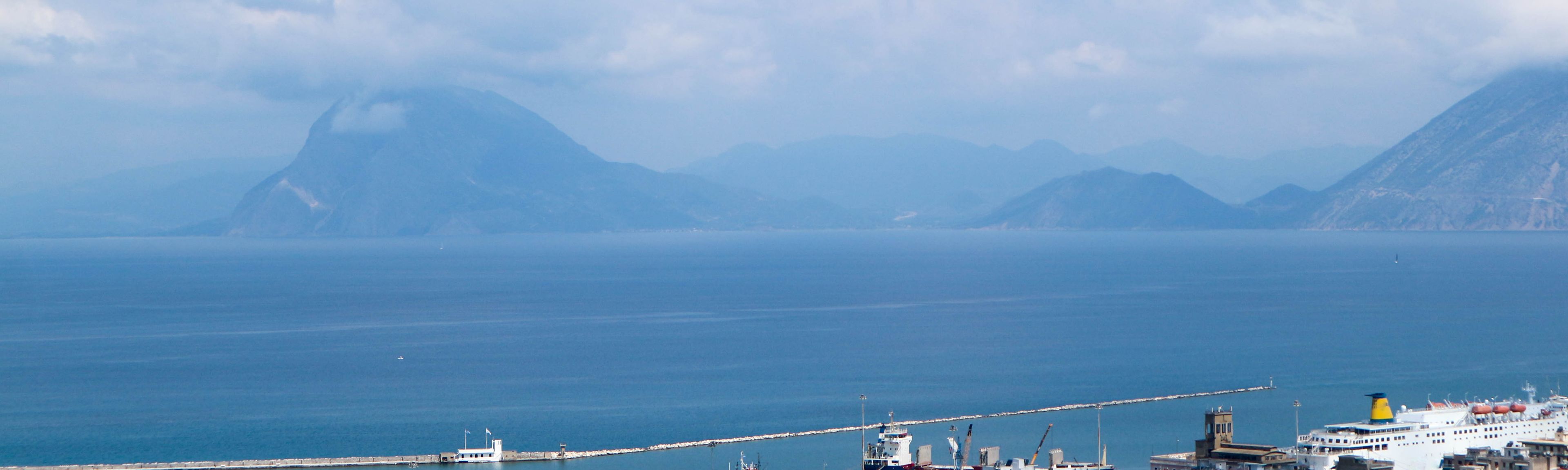 Fluege Patras - Blick auf Patras in Griechenland