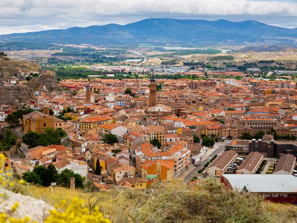 Calatayud - bekannt für ihre historische Altstadt mit Mudéjar-Architektur und als Zentrum einer gleichnamigen Weinregion in Aragonien, die hauptsächlich auf Garnacha-Trauben für ihre Rotweine spezialisiert ist