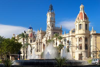 Valencia-Stadt - Rathaus und Brunnen auf quadratischer Piazza de L'Ajuntament
