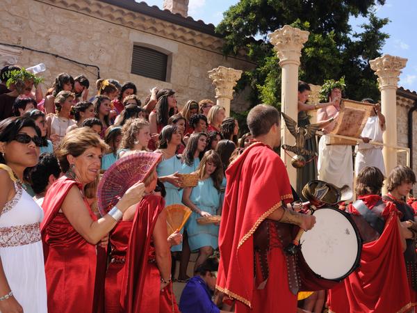 Fest von Bacchus - Fest zu Ehren des römischen Gottes Bacchus, der dem griechischen Gott Dionysos entspricht.