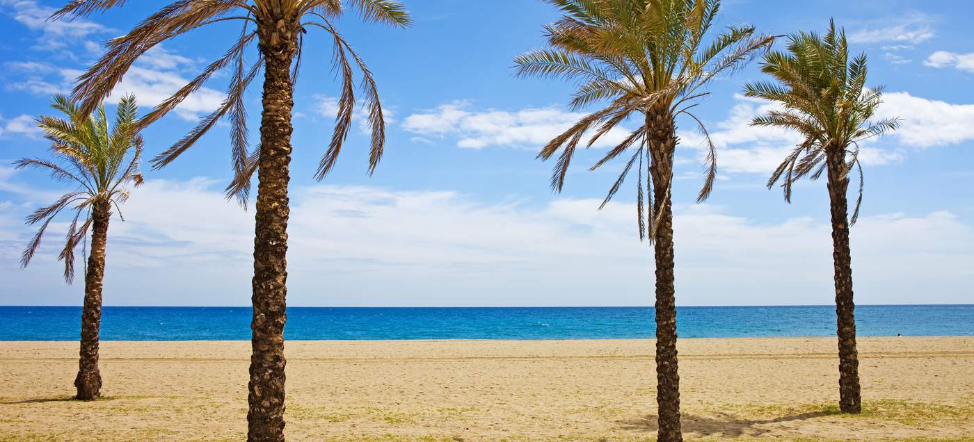 Blick auf einen Strand an der Costa del Sol.