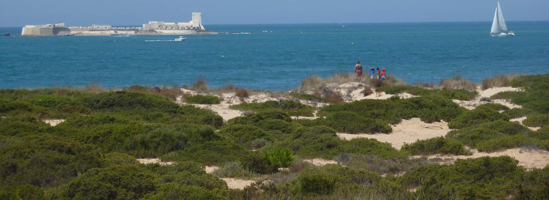 Blick von Chiclana de la Frontera in Andalusien aufs Meer.