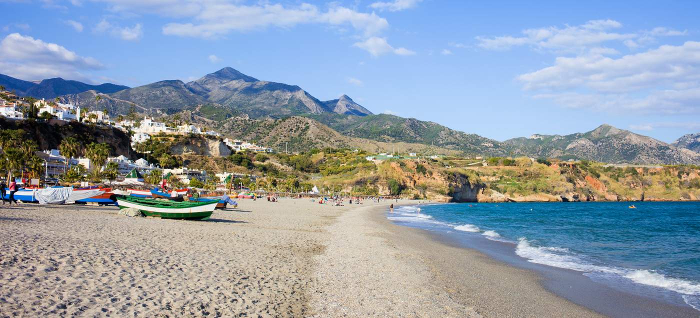 Nerja - liegt an der östlichen Costa del Sol zwischen dem Küstengebirge Sierra de Almijara und dem Mittelmeer