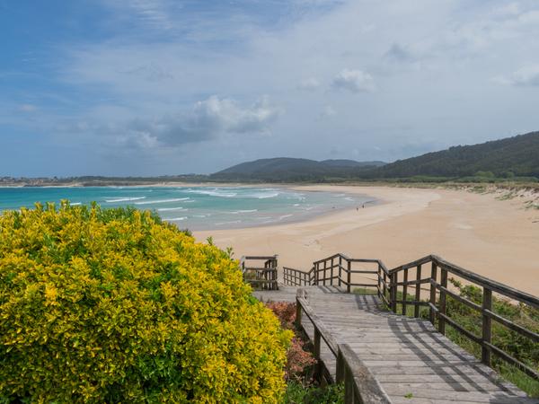 Praia de San Xurxo - halbmondförmiger, beliebter Strand in Ferrol