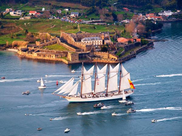 Ferrol -Hafenstadt im Nordwesten Spaniens. Es ist bekannt für seine lange maritime Geschichte, seine gut erhaltene historische Altstadt und ist ein bedeutender Marinestandort