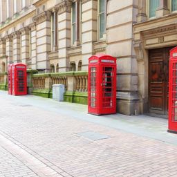 Blick auf Telefonhäuschen in Birmingham in England