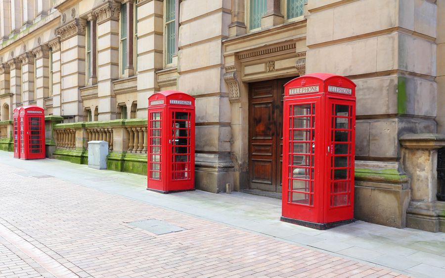 Blick auf Telefonhäuschen in Birmingham in England