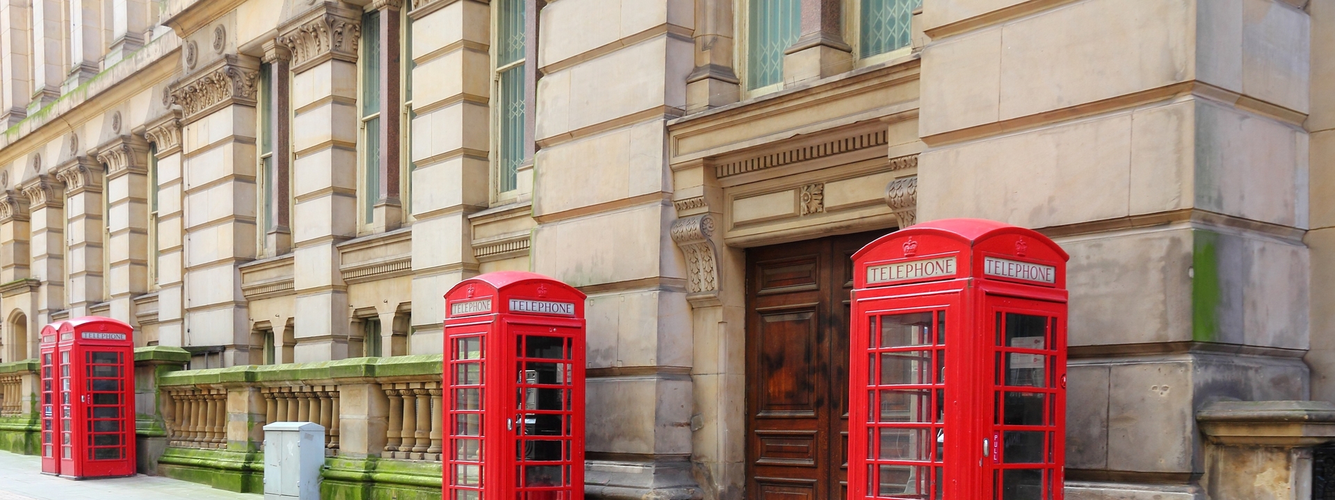 Blick auf Telefonhäuschen in Birmingham in England