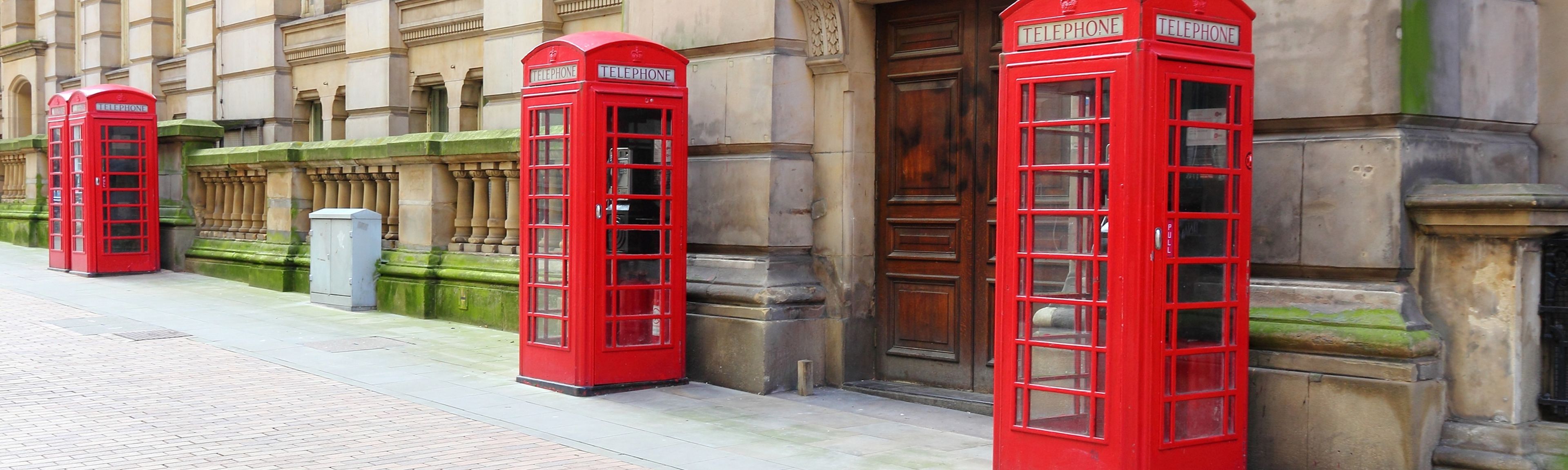 Blick auf Telefonhäuschen in Birmingham in England