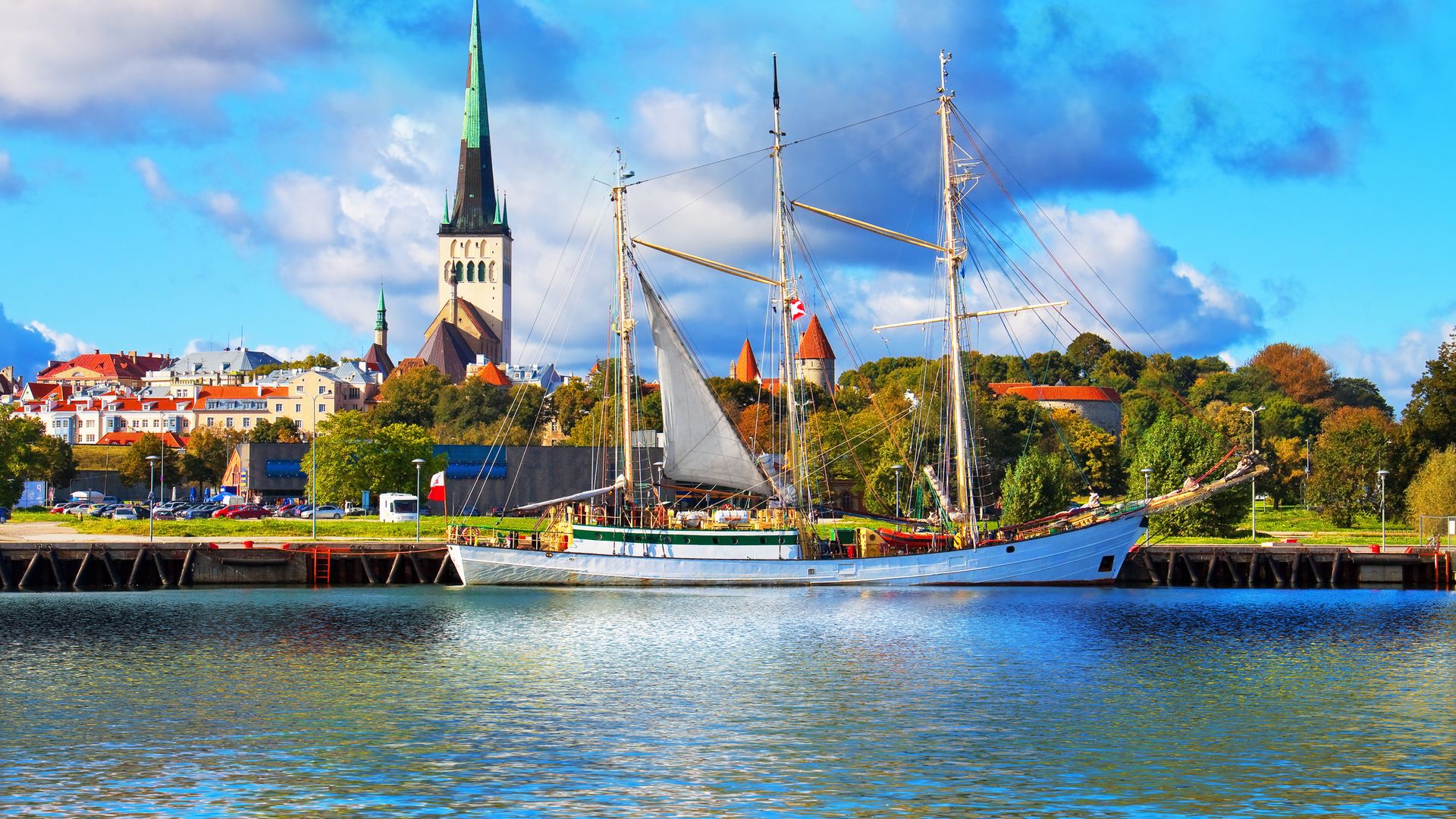 Günstige Flüge nach Tallinn mit McFlight buchen.