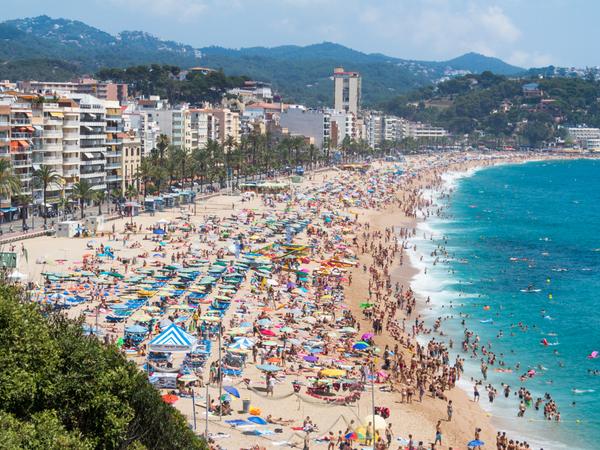 Lloret de Mar an der Costa Brava - Blick auf den Strand.