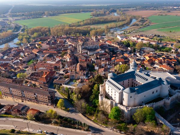 Simancas - bekannt für ihre strategische Lage am Fluss Pisuerga und ihre historische Burg, die heute das Königliche Spanische Generalarchiv beherbergt