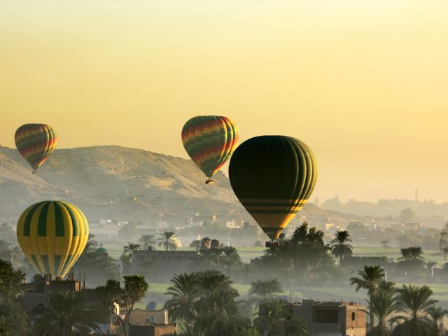 Fluege Luxor - Ballons über der West Bank Luxor