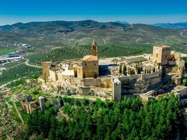 Alcalá la Real - bekannt für ihre Oliven- und Kirschenproduktion und liegt etwa 60 Kilometer von Jaén entfernt