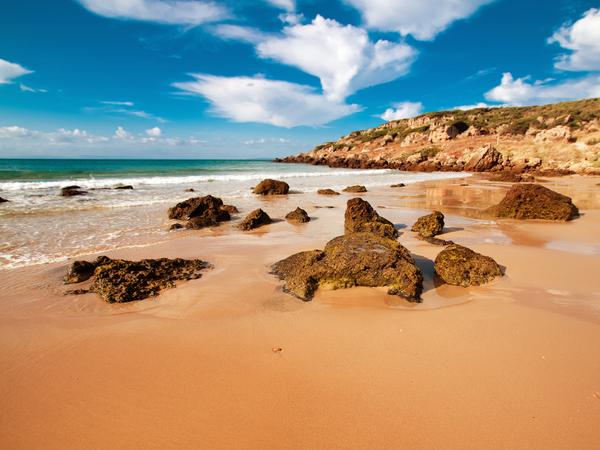 Bolonia - ein langer, breiter Sandstrand, der im Westen vom Kap Camarinal und im Osten von Punta Paloma begrenzt wird
