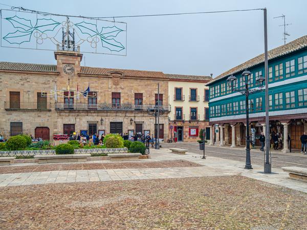 Almagro - historisches und kulturelles Zentrum, das auch für die kulinarische Spezialität "Berenjenas de Almagro" (eingelegte Auberginen) bekannt ist