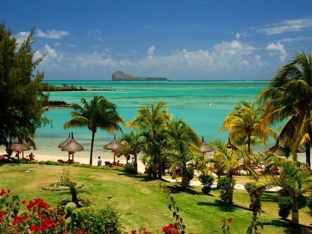 Fluege Mauritius - Blick auf die Insel Mauritius im Indischen Ozean