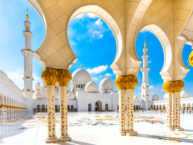 Fluege Abu Dhabi - Blick auf die Sheikh Zayed Moschee in Abu Dhabi