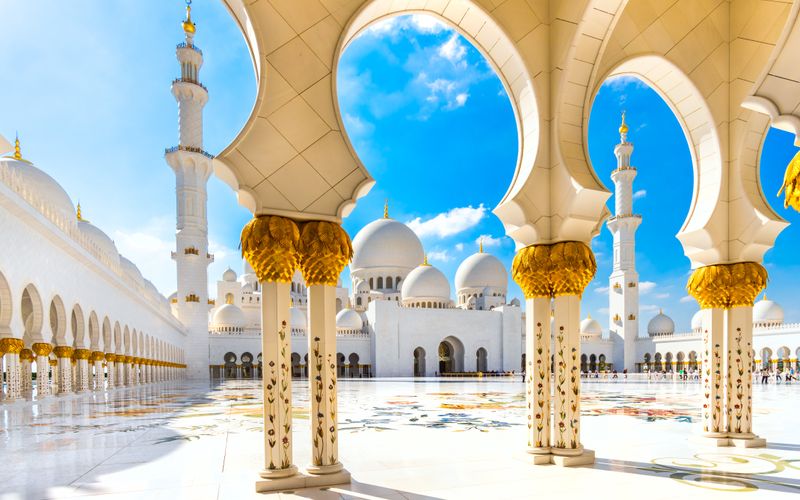 Fluege Abu Dhabi - Blick auf die Sheikh Zayed Moschee in Abu Dhabi