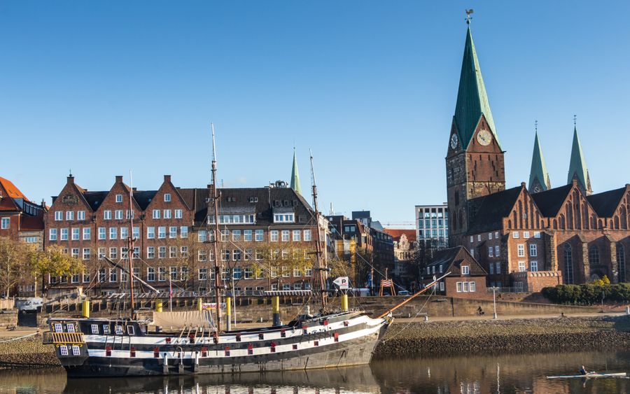 Günstige Flüge mit McFlight ab Bremen buchen.