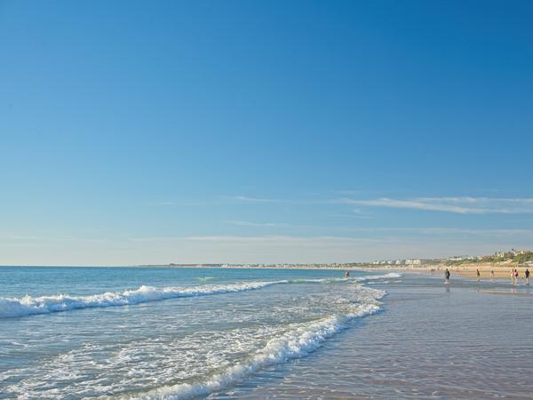 Playa La Barrosa in Novo Sancti Petri an der Costa de Luz in Andalusien.