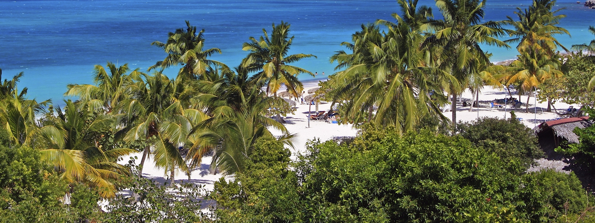 Der Strand Playa Esmeralda in Holguin - Kuba.