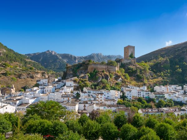 Cazorla - liegt im Osten der Provinz Jaén, eingebettet in eine bergige Landschaft mit Olivenhainen