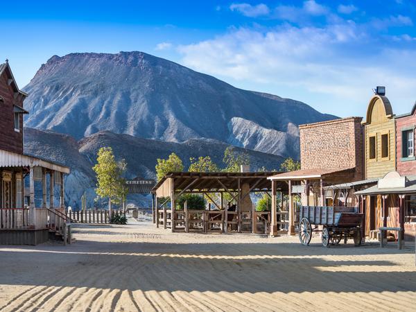 Tabernas - erstreckt sich über etwa 280 km² und zeichnet sich durch eine von Erosion zerfurchte Landschaft aus, die an Badlands erinnert