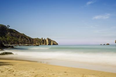 Blick auf einen Strand in der Region Asturien.