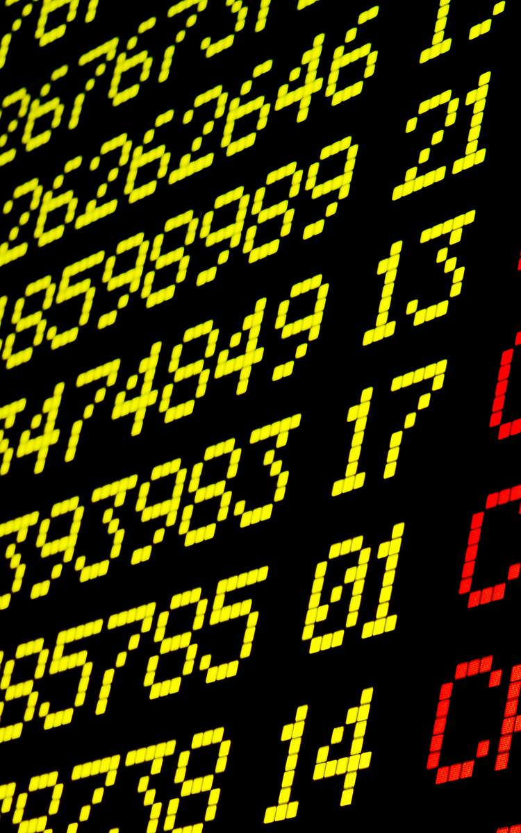 Flüge nach Nahost Luftraumsperren und Stornierungen im März 2026.