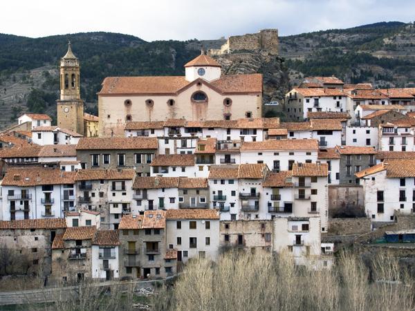 Linares - malerischer Ort in der Provinz Jaén, Andalusien, Spanien, bekannt für seine gut erhaltene Burg und seine Lage im Naturpark Sierras de Cazorla, Segura y Las Villas