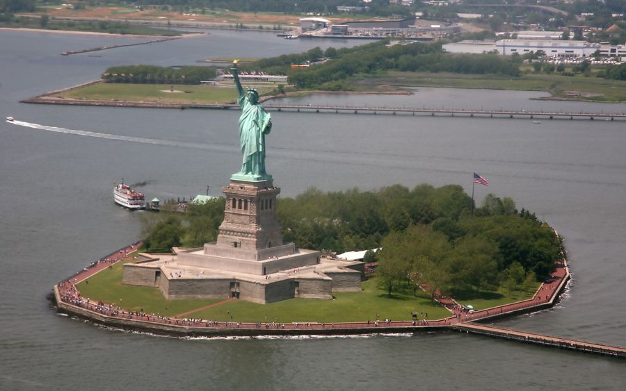 Flüge mit Condor nach New York 2026 ab 420 Euro inkl Gepaeck.