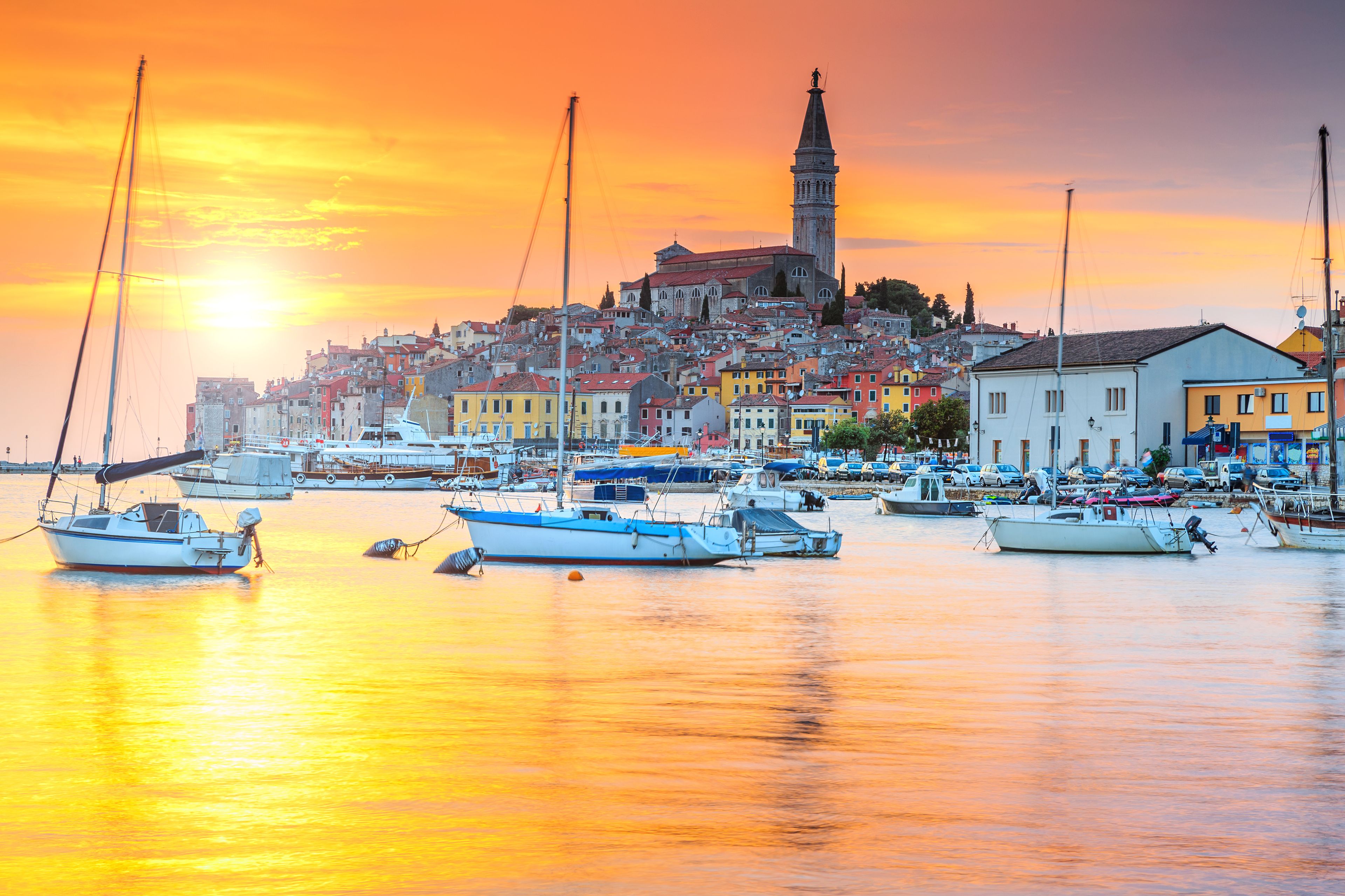 Fluege Pula - Schöner Blick auf Rovinj in der Nähe von Pula