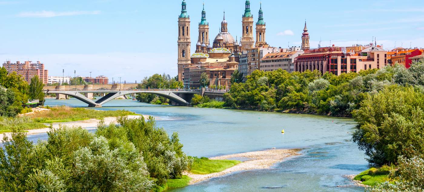 Saragossa -bekannt für ihre reiche Geschichte, vielfältige Landschaften entlang des Ebro sowie kulturelle Schätze wie Romanik, Mudéjarkunst und die Basilika Nuestra Señora del Pilar