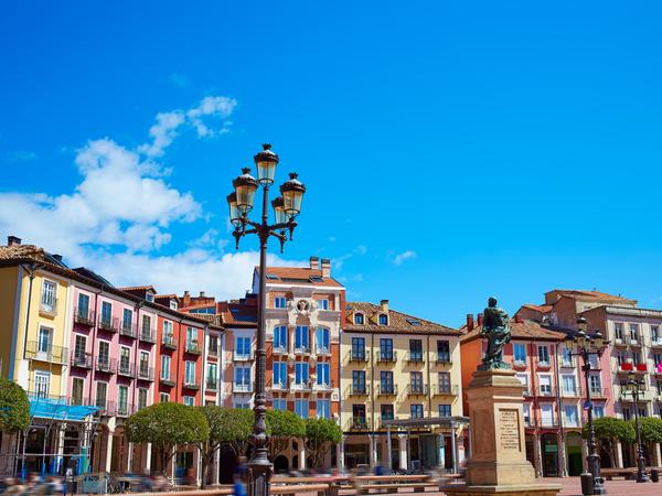 Burgos - voller bezaubernder Orte, stimmungsvoller Cafés, hübscher Geschäfte und schöner Brücken über den Fluss Arlonz