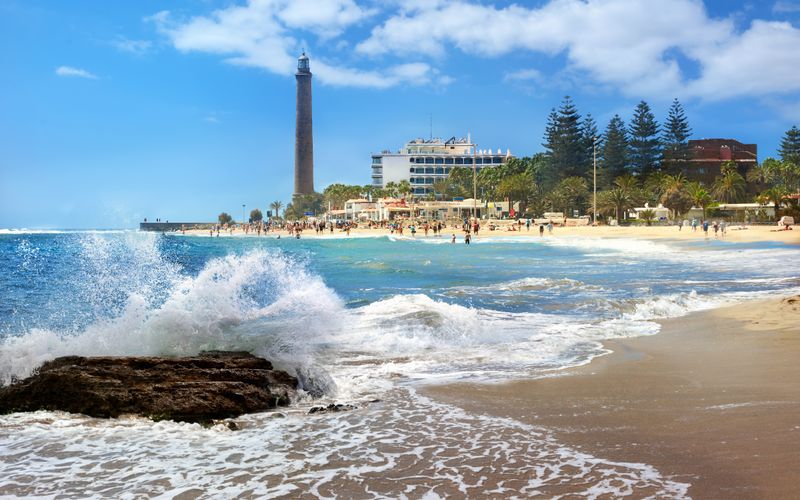 Schöner Blick auf den Leuchtturm Faro de Maspalomas Gran Canaria
