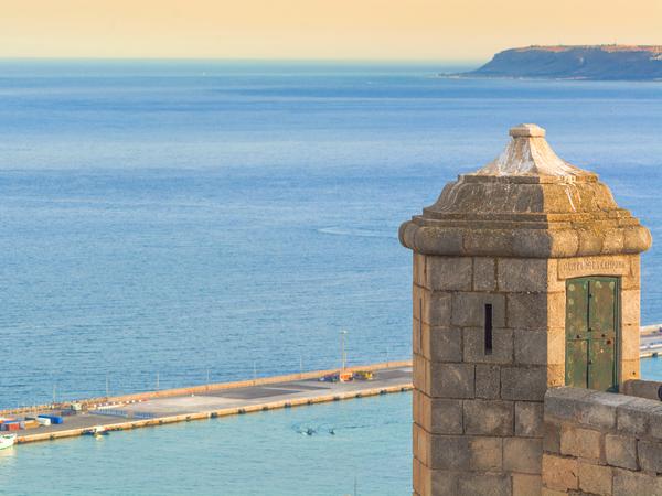 Blick von der Burg Santa Barbara Castle in Alicante.